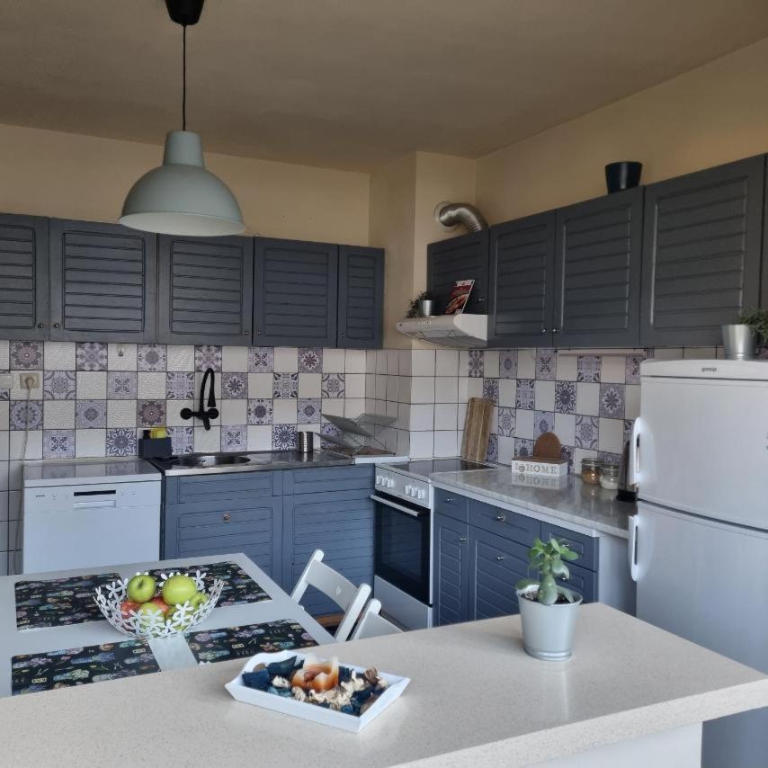 Spacious 3 Bedroom Apartment, Close To Metro Station София Екстериор снимка